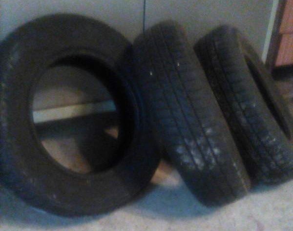 Škoda 105, 3 pneumatiky Barum a zadné ľavé dvere