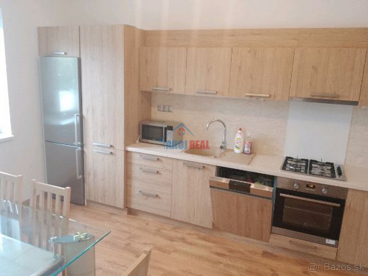 5- IZB BYT, NOVOSTAVBA, pre rodinu, môže menší psík, mačka