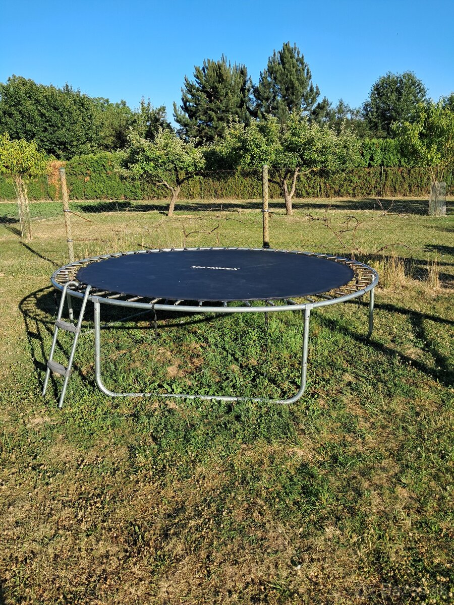 Darujem trampolinu
