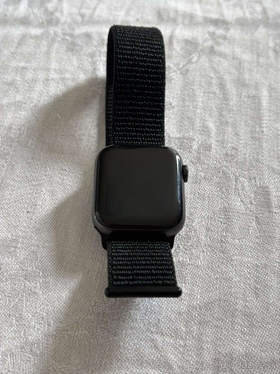 Apple Watch SE 1 generácie 44mm