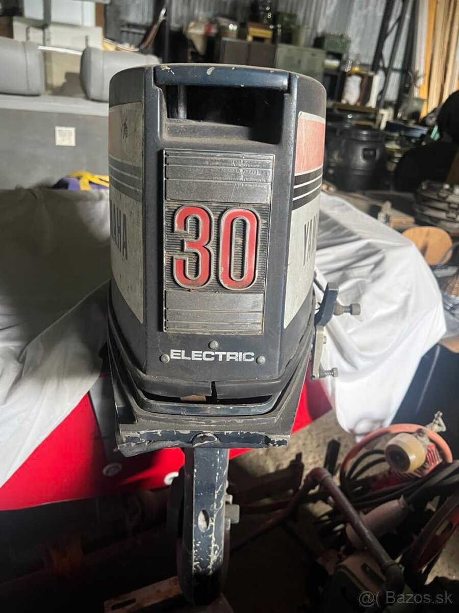 Predám 2 valcový motor Yamaha 30 electric