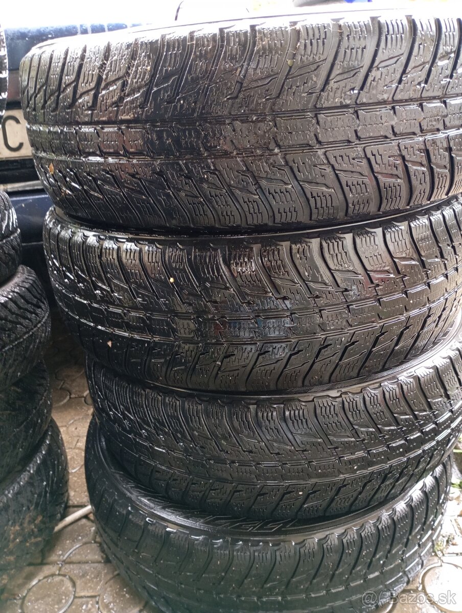 215/65 R17  zimne Nokian