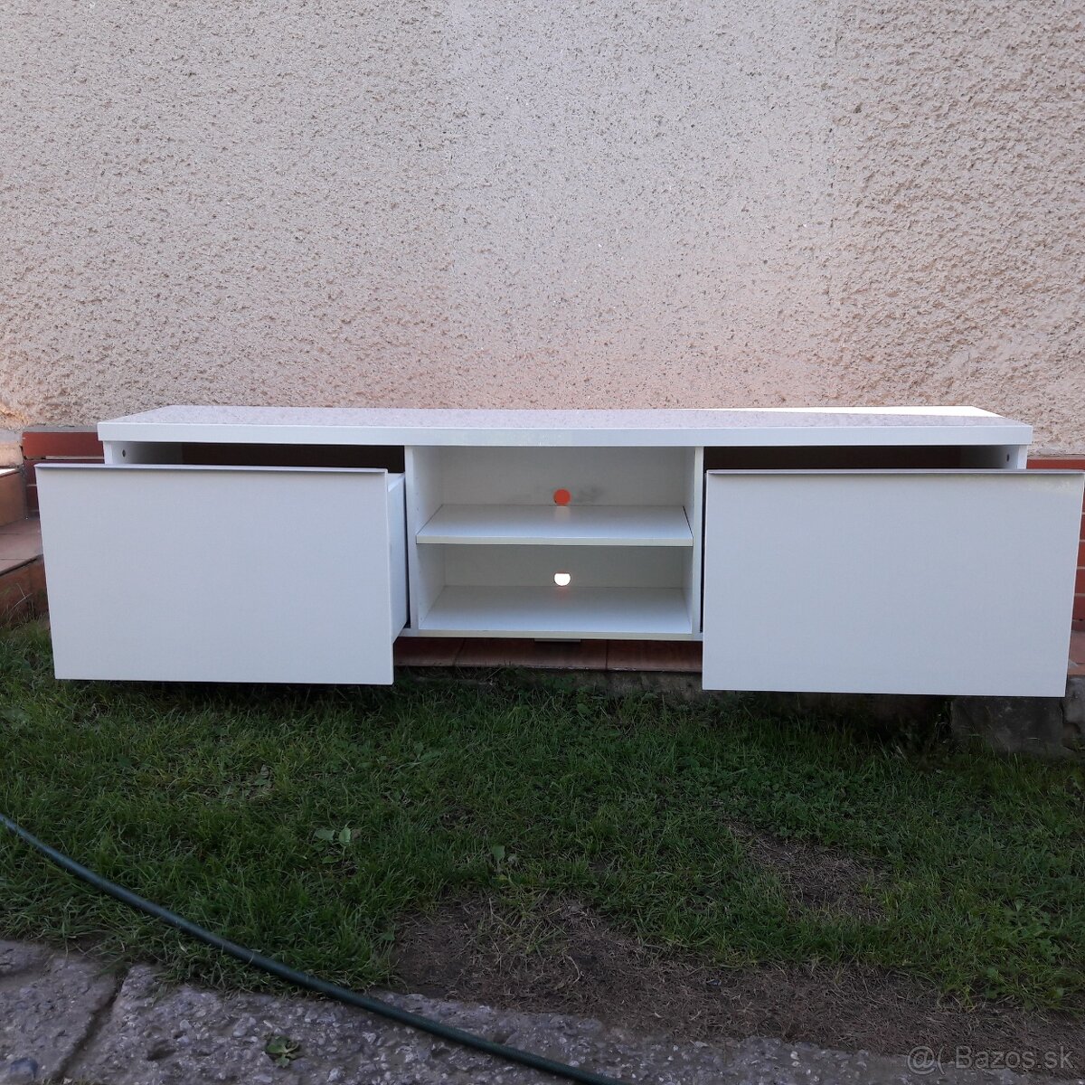 Komoda pod TV
