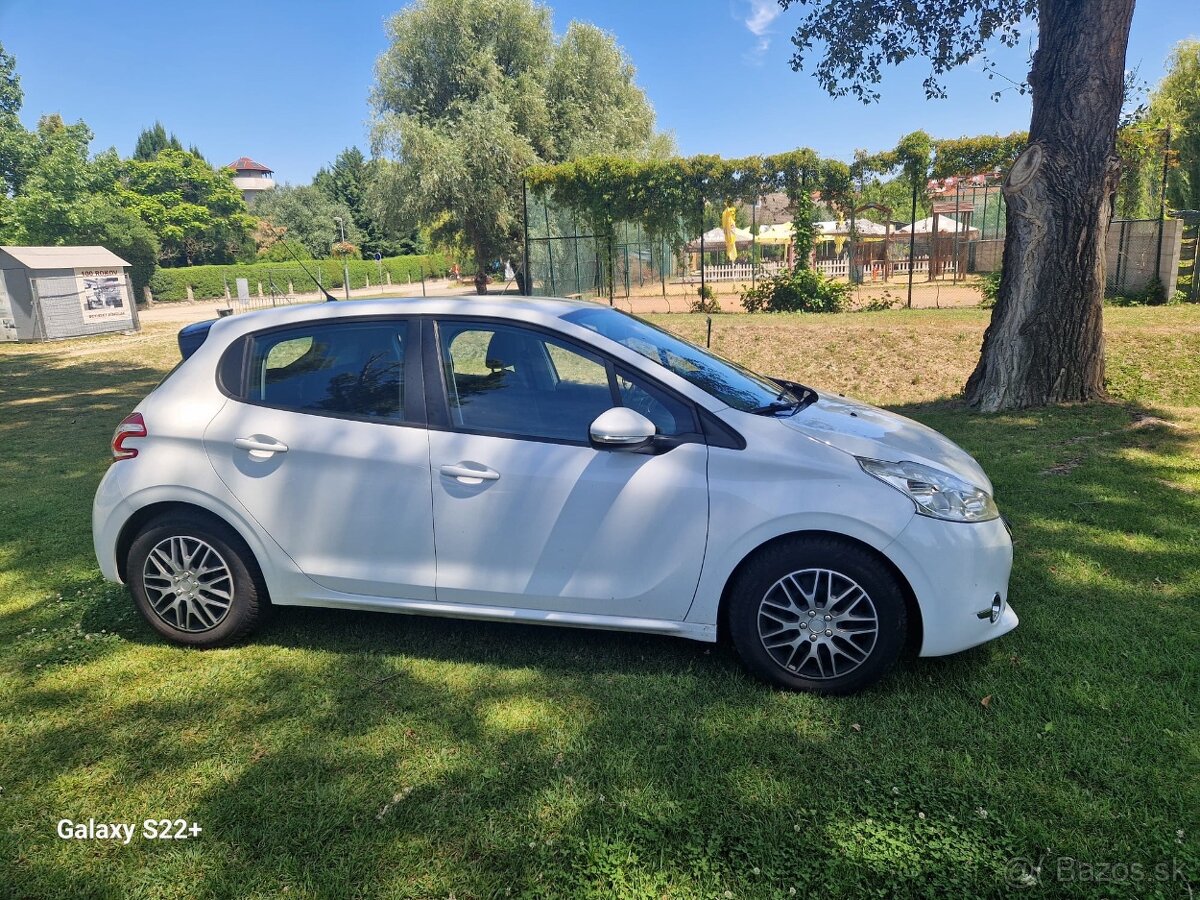 Peugeot 208 1.2 benzin automat