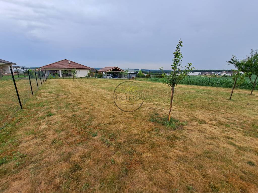 Predáme investičný pozemok, 633 m2, Nitra - Párovské Háje