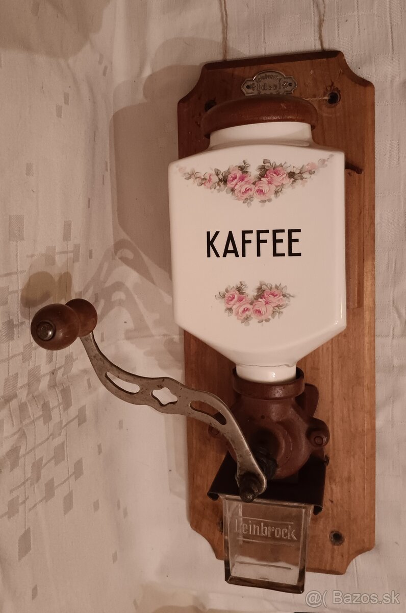 Starožitný mlýnek na kávu