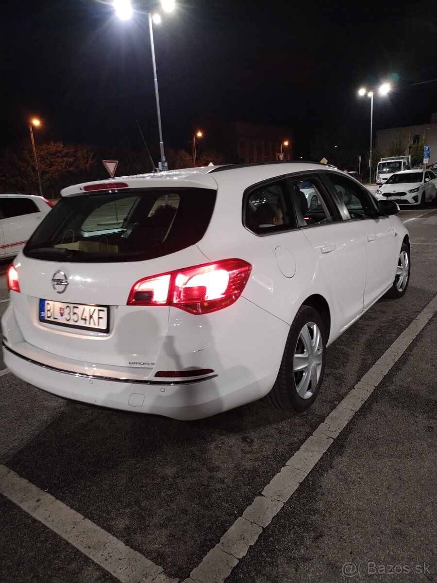Predám Opel Astra J 1.6 81 kw r.v 2015