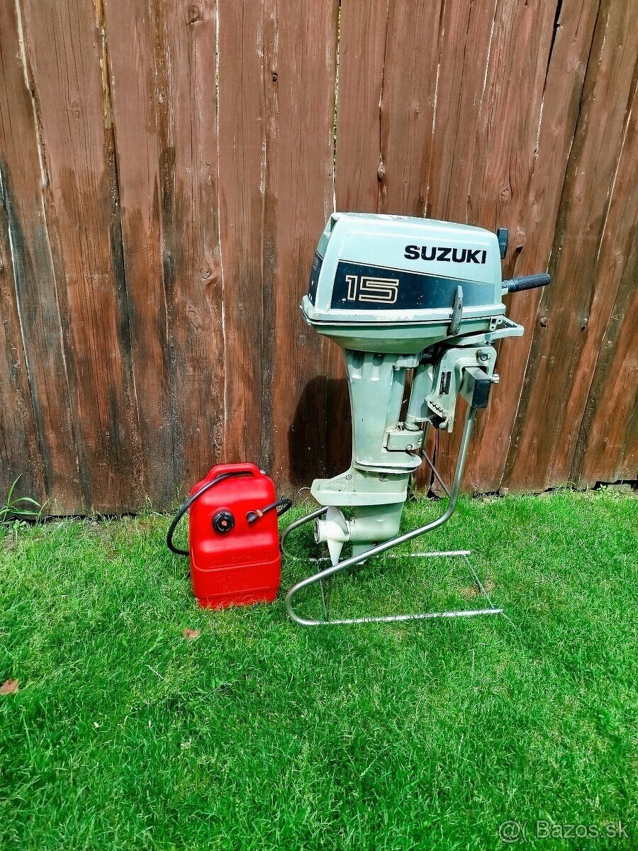 ZÁVESNÝ LODNÝ MOTOR SUZUKI DT 15