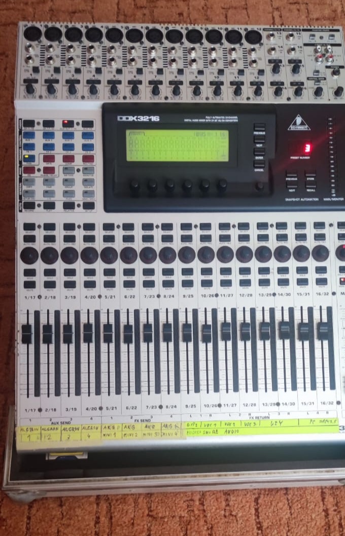 Digitálny mixBehringer DDX3216 plus hard case
