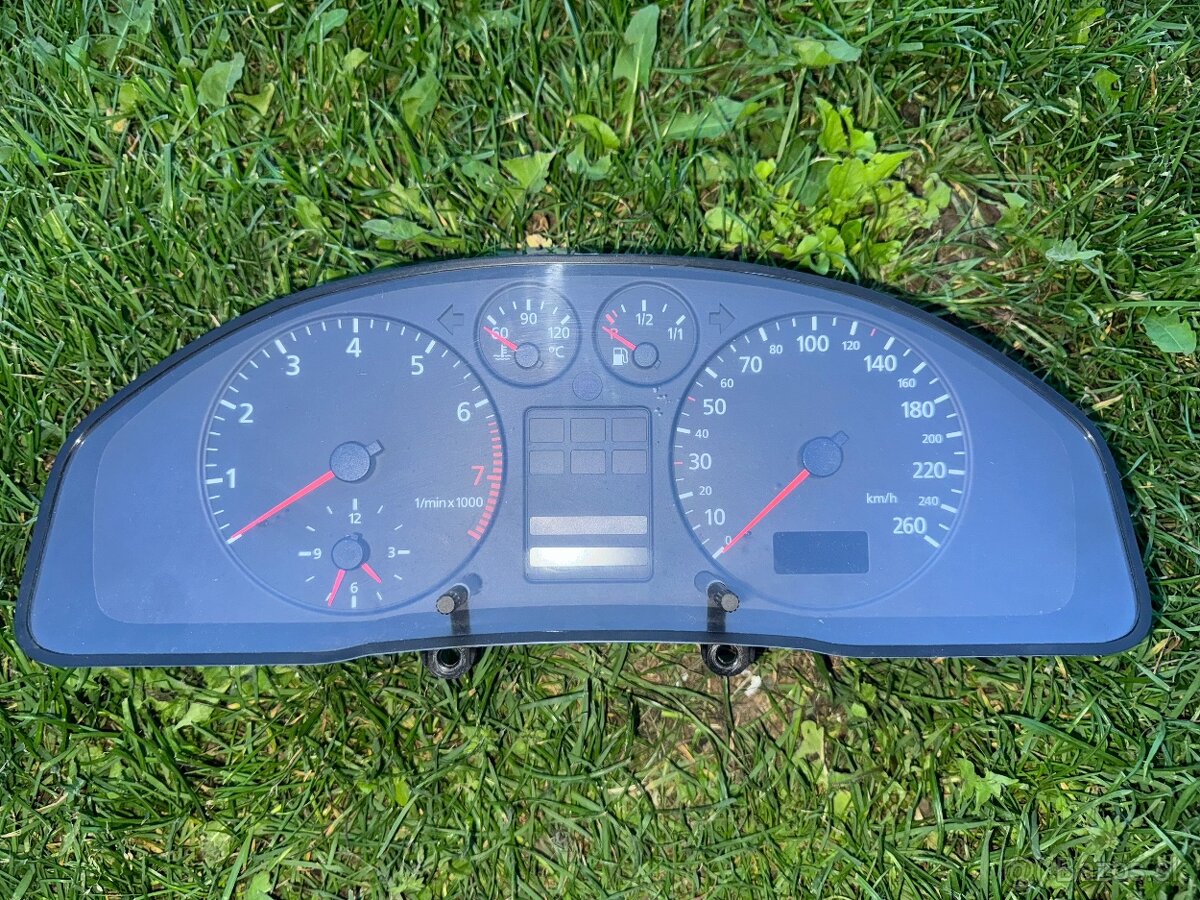 Budíky Audi a4 b5 1.8 T