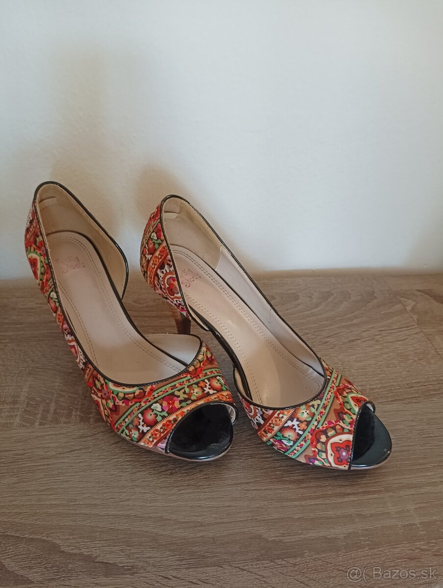 2x látkové lodičky č. 39, 38 a kožené č. 39