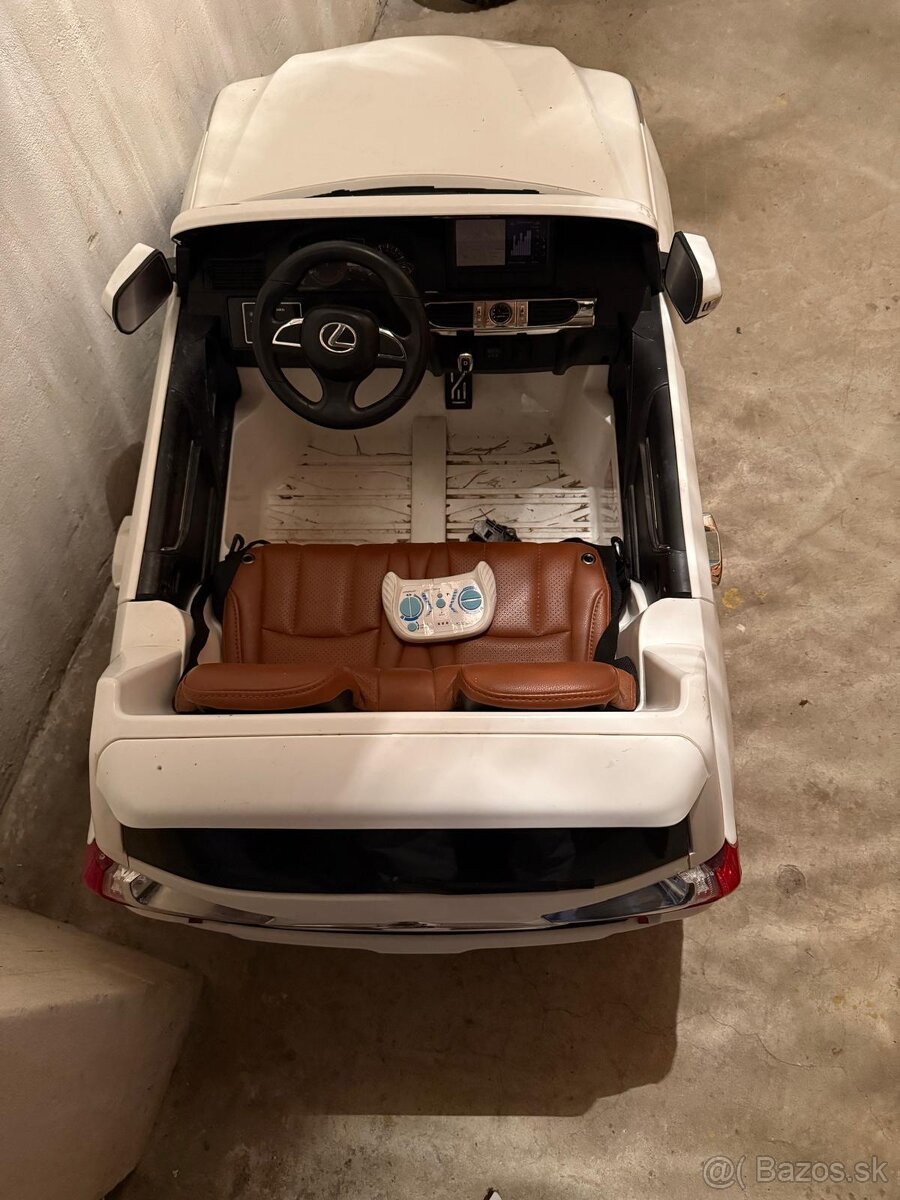 Lexus LX570