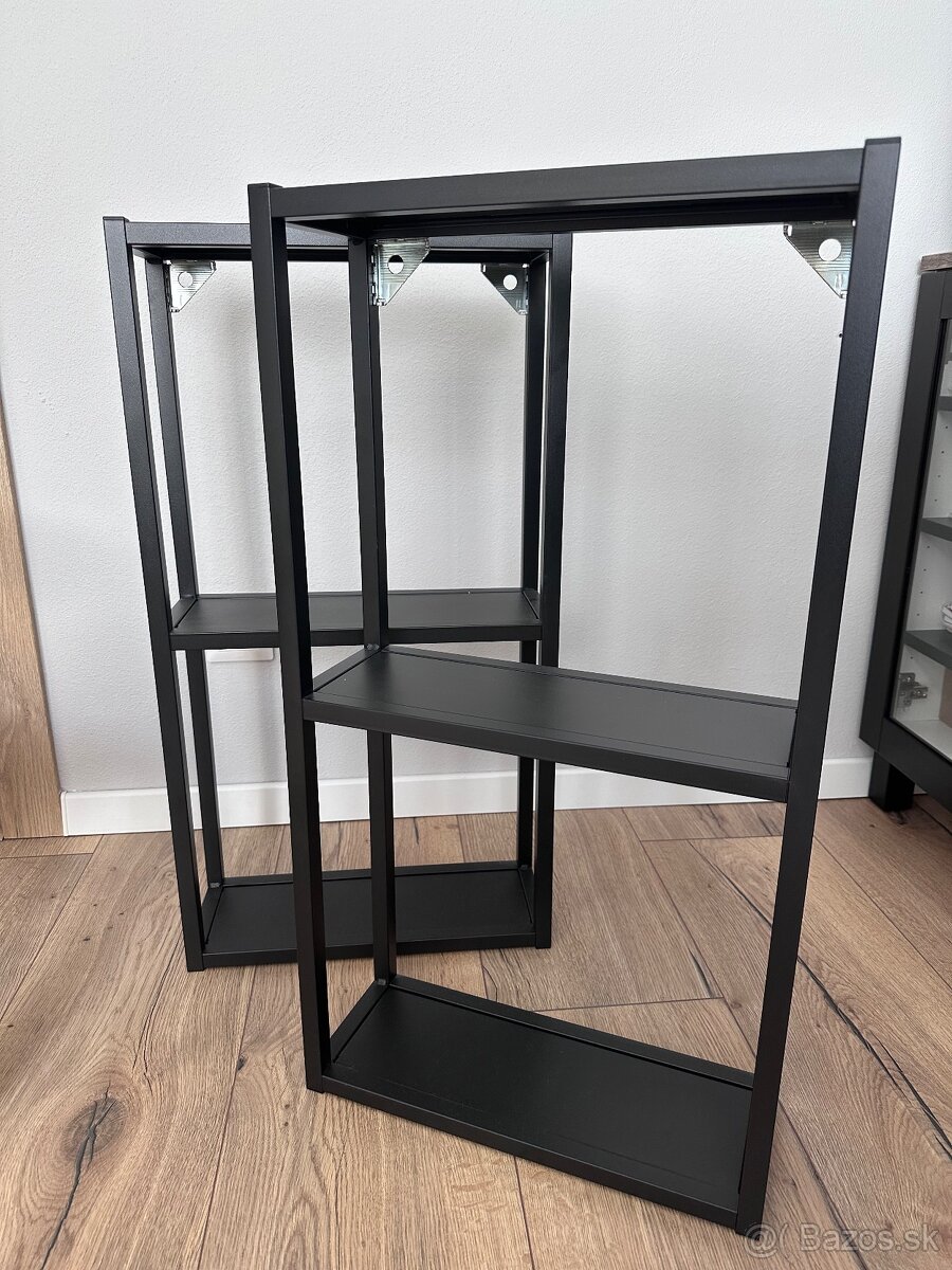 Nástenný rám s policami