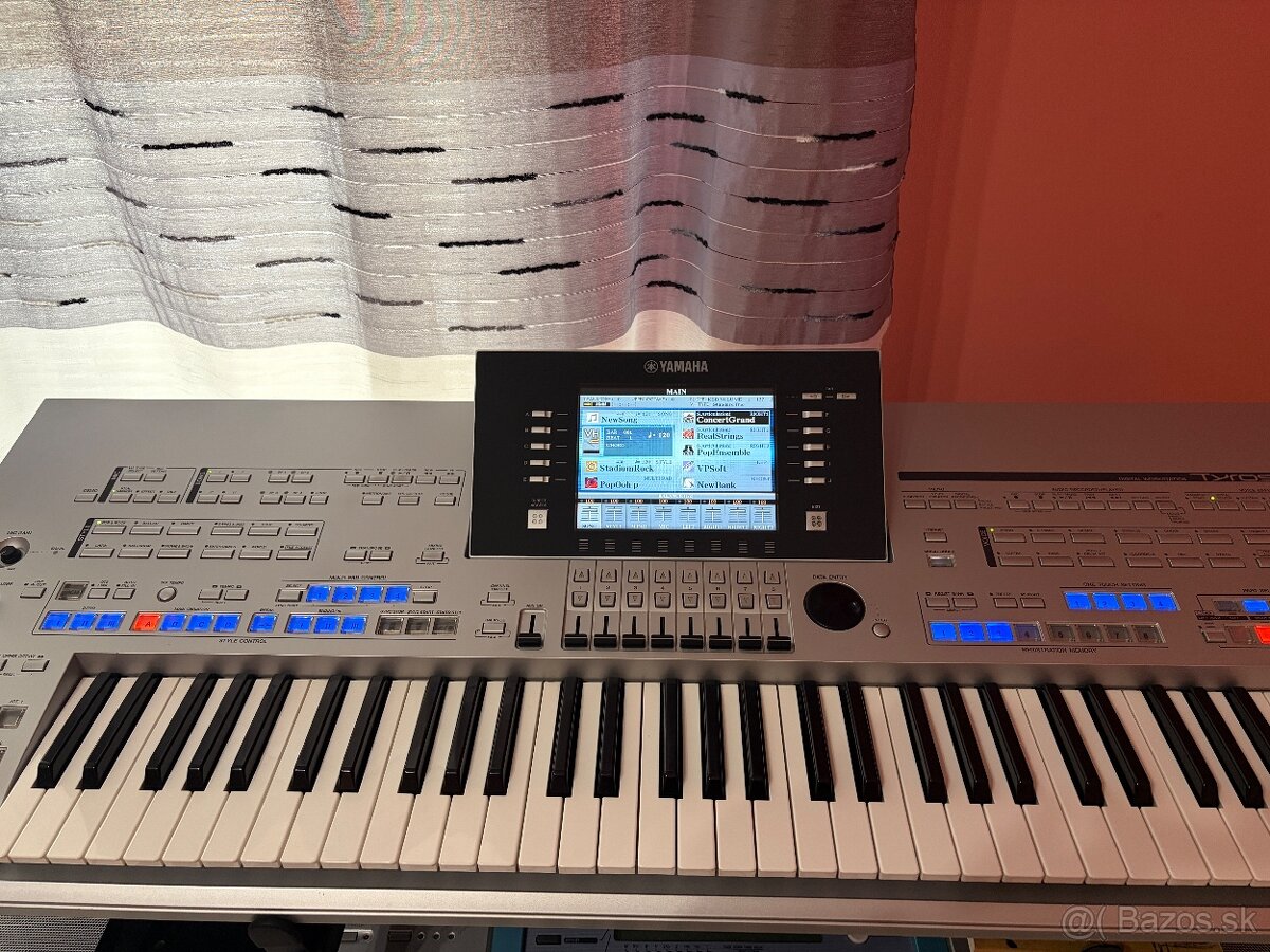 Yamaha Tyros 4