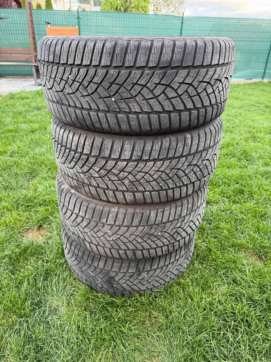 GOOD YEAR 235/40R19