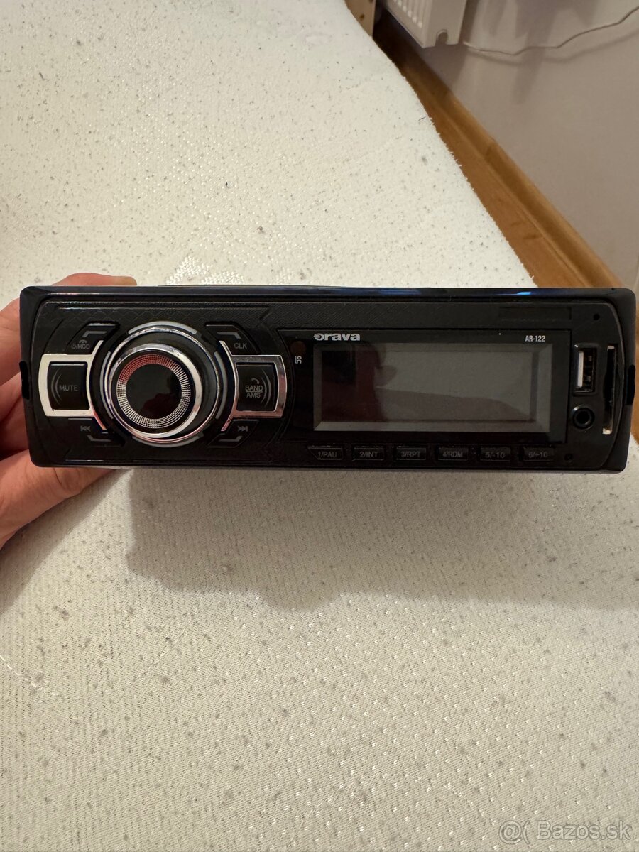 Autorádio Orava s Bluetooth