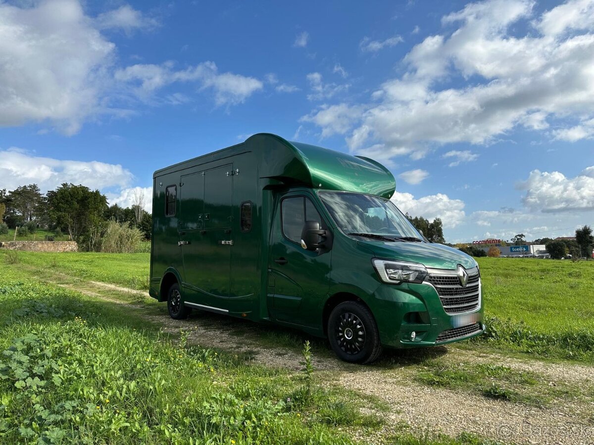 Prepravník koní Renault Master 5-miestny ATM / Automat NOVE