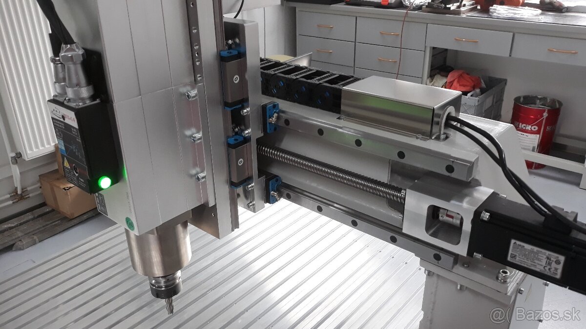 CNC freza na hlinik a drevo