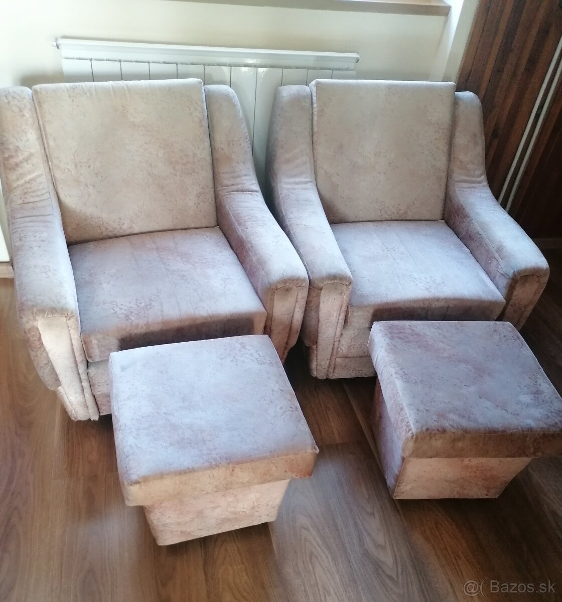 Kreslá s taburetkami