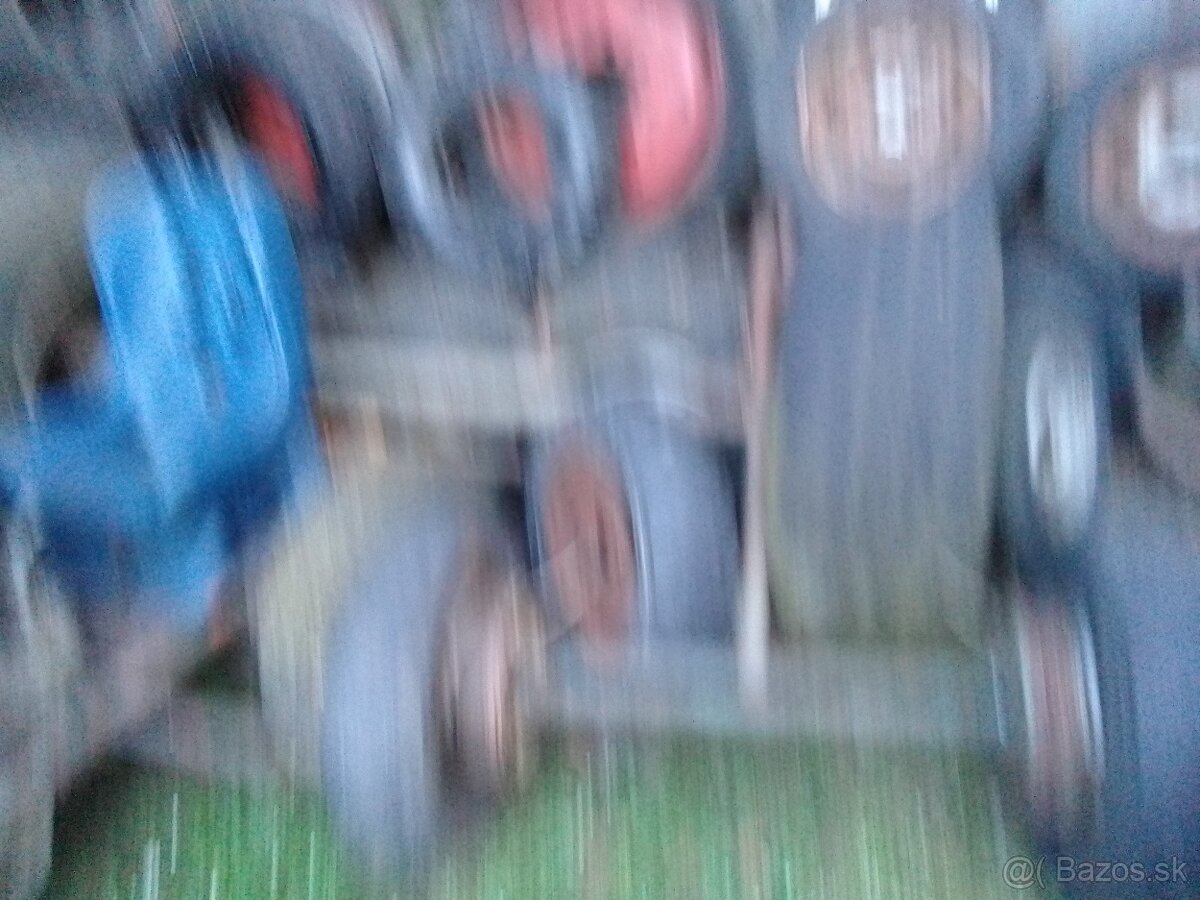 Predám rôzne Nápravy aj z Kolesami na rôzne Vlečky