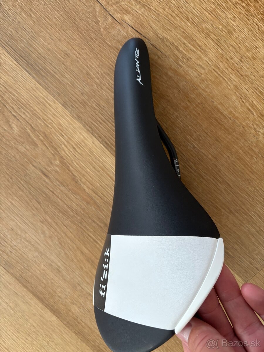 Cyklisticke sedlo FIZIK ALIANTE R5