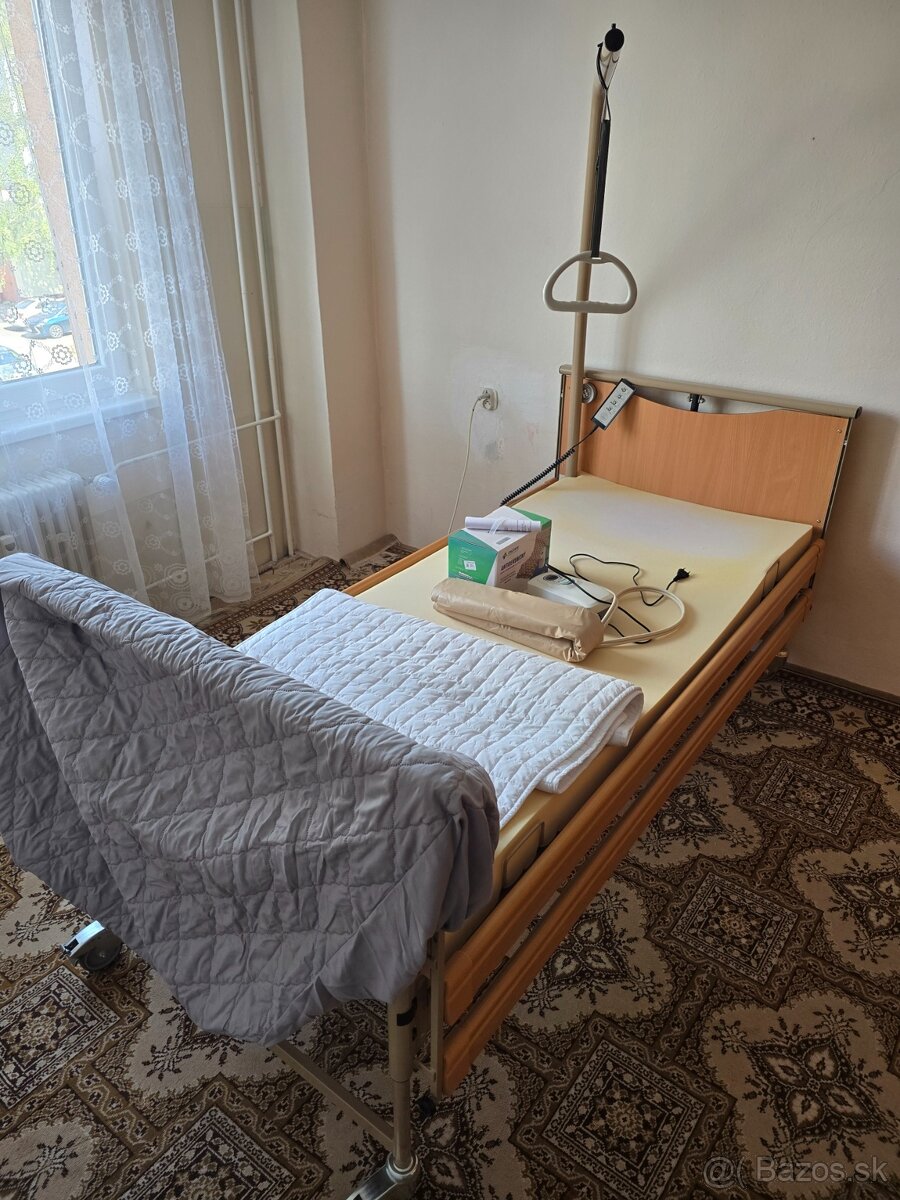 Polohovacia posteľ Vermeiren HLW074-029 + antidekubitný mat
