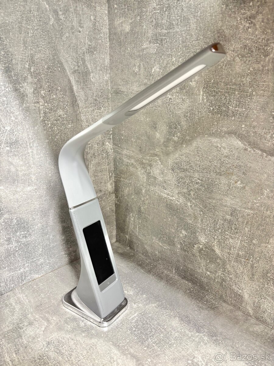 Moderná stolná lampa s LED