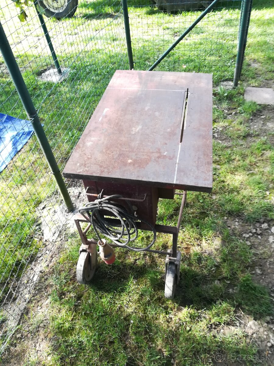 Oceľová konštrukcia na stolovú pílu