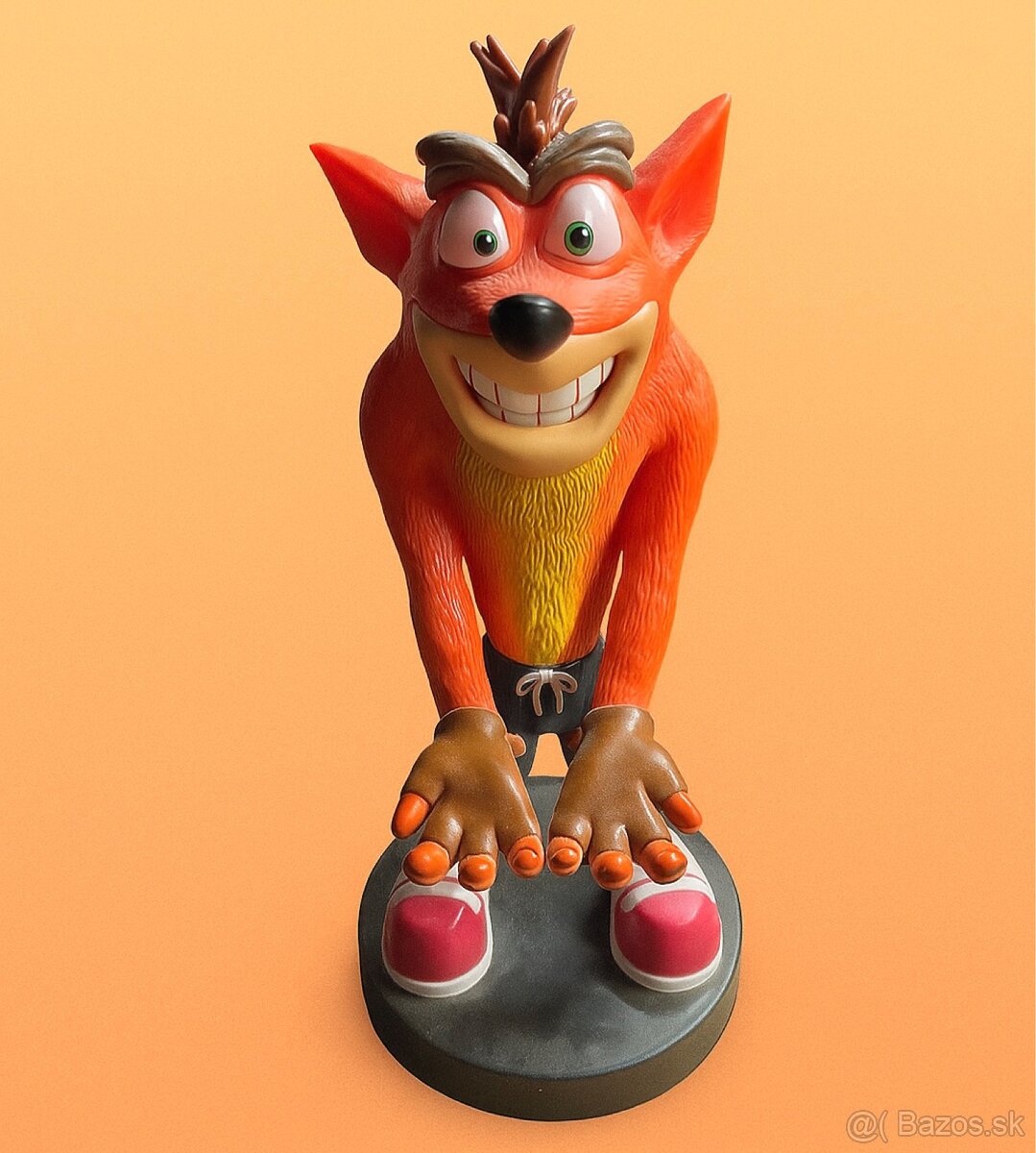 Stojan CRASH BANDICOOT na herné ovladače