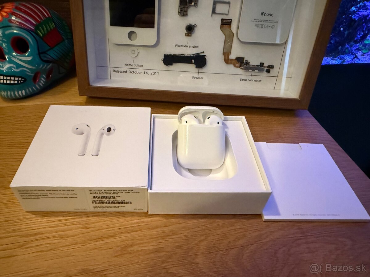 Apple AirPods s nabíjacím puzdrom