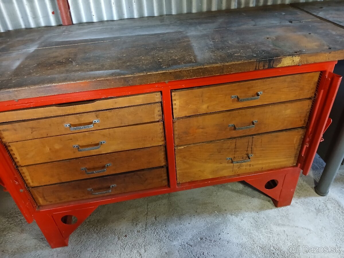 Dielenský stôl Sobol.