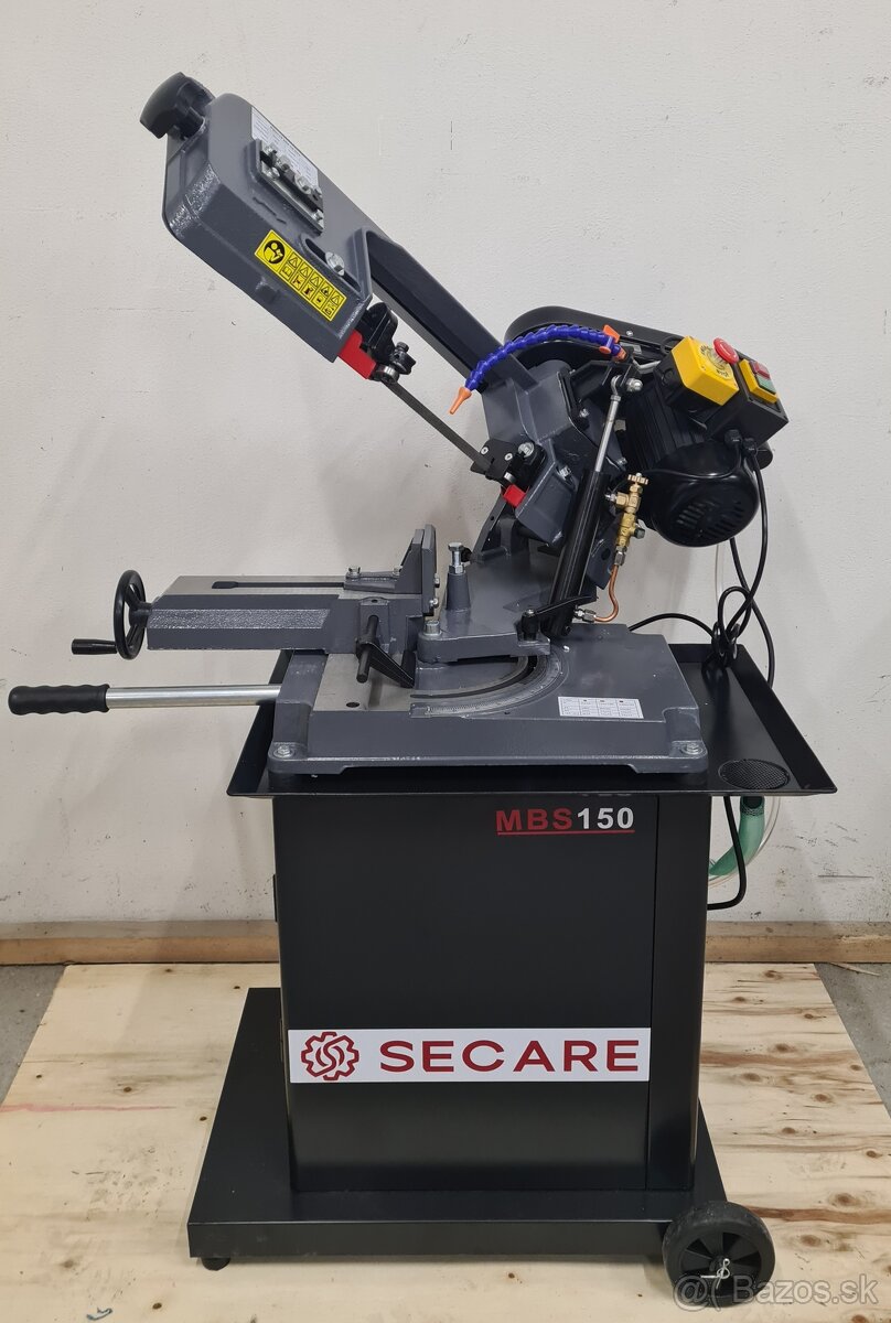 Pásová pila na kov s chladením