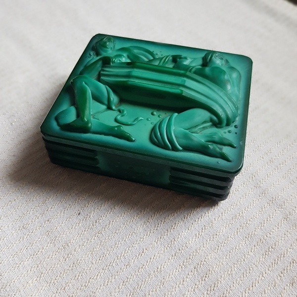 sklo: malachitové, rosé amfora, jantárové, kristál, soška