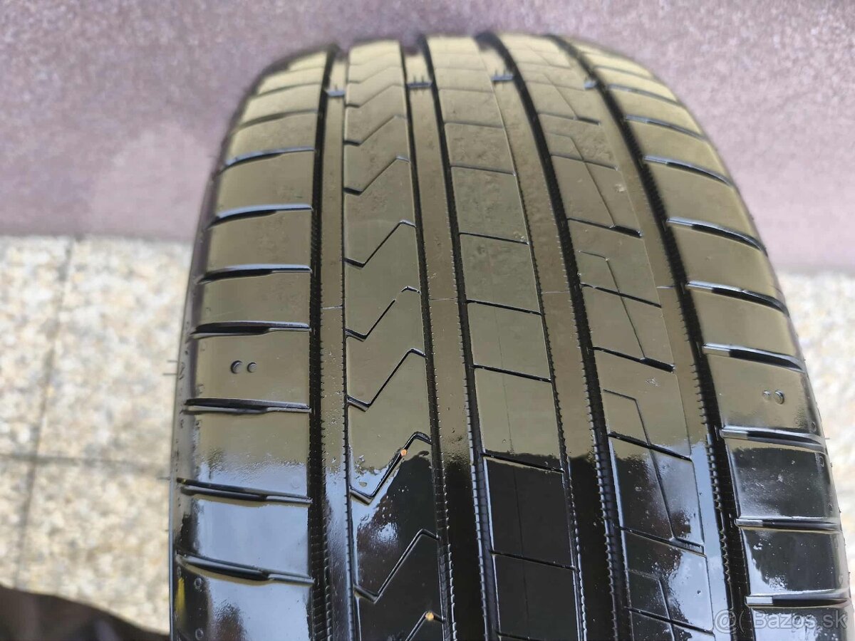 Hankook 235/45 r17 97w