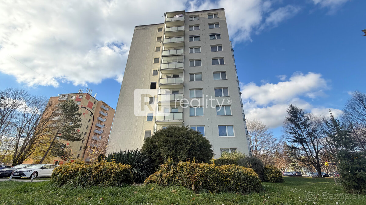 Veľkometrážny 3 izbový byt, 75 m2, výťah, balkón, Piešťany p