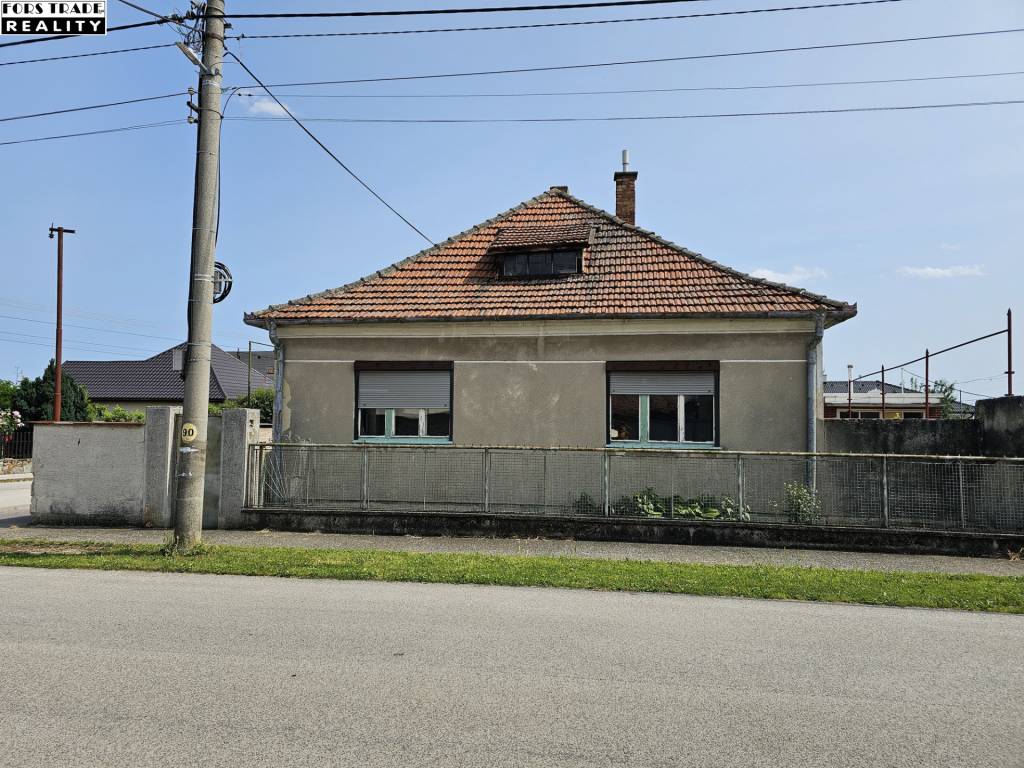Predáme rodinný dom vo Váhovciach na rožnom pozemku