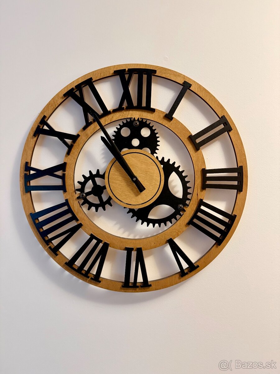 Nástenné hodiny