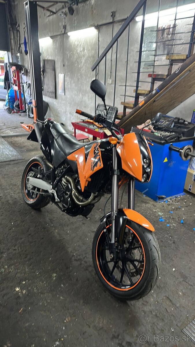 KTM 640 LC4 Duke Supermoto