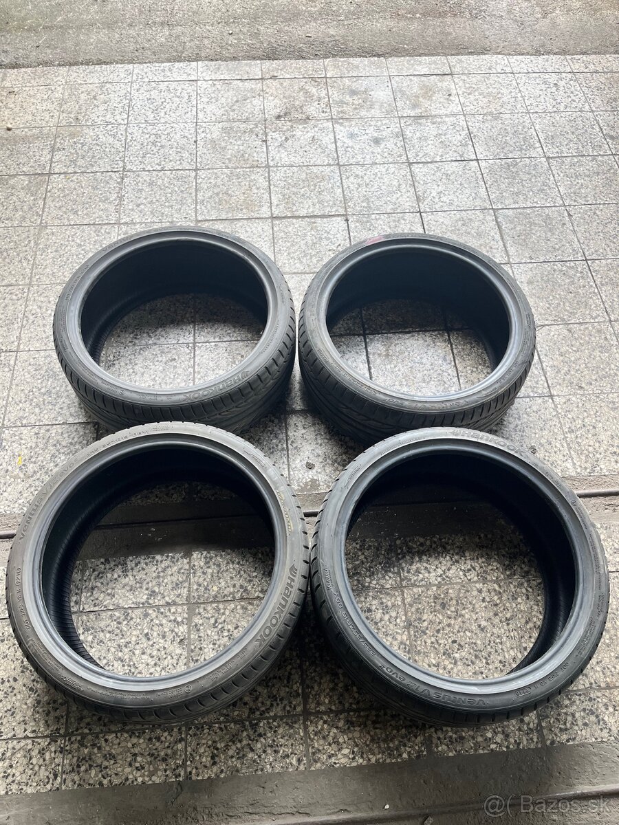 225/35 R19