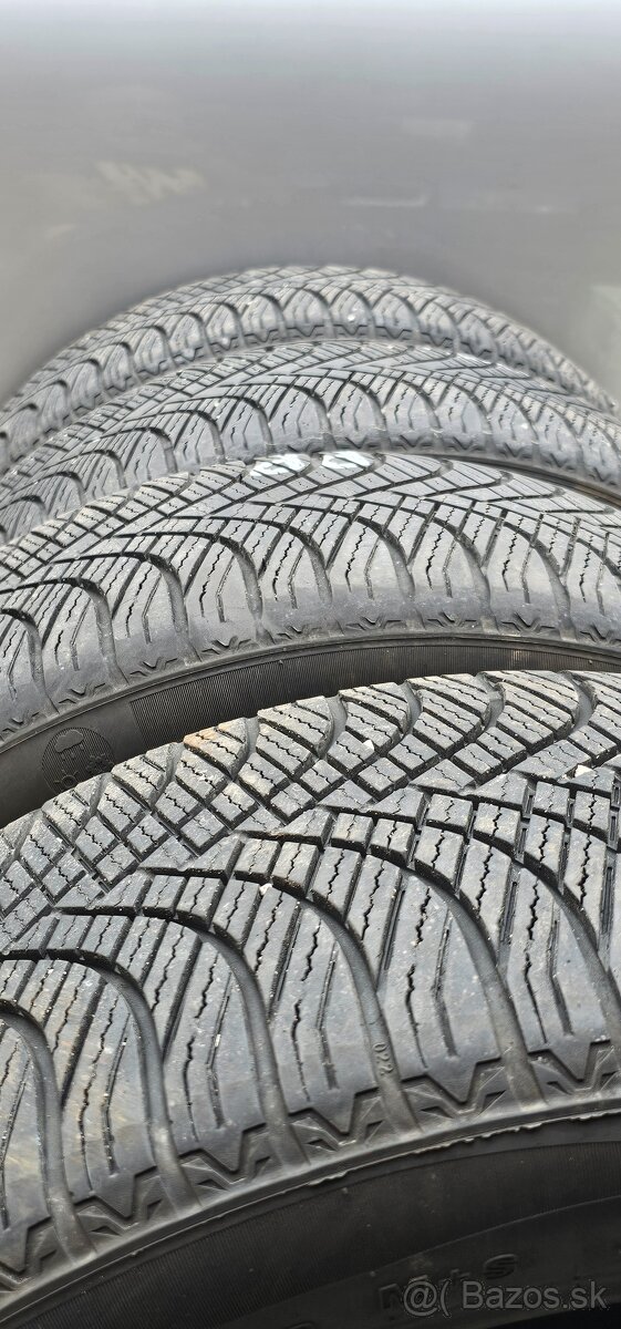Celorocne pneu 245/40r19