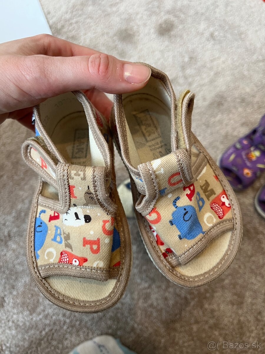 Detske papuce rak 20 + fialove 21 (Deichmann)