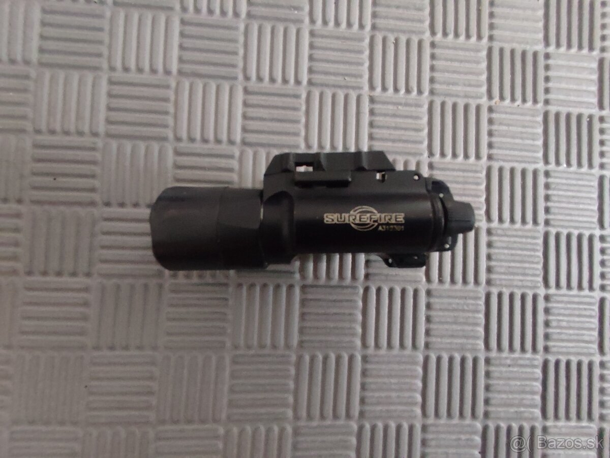 Predám svietidlo Surefire X300U-A