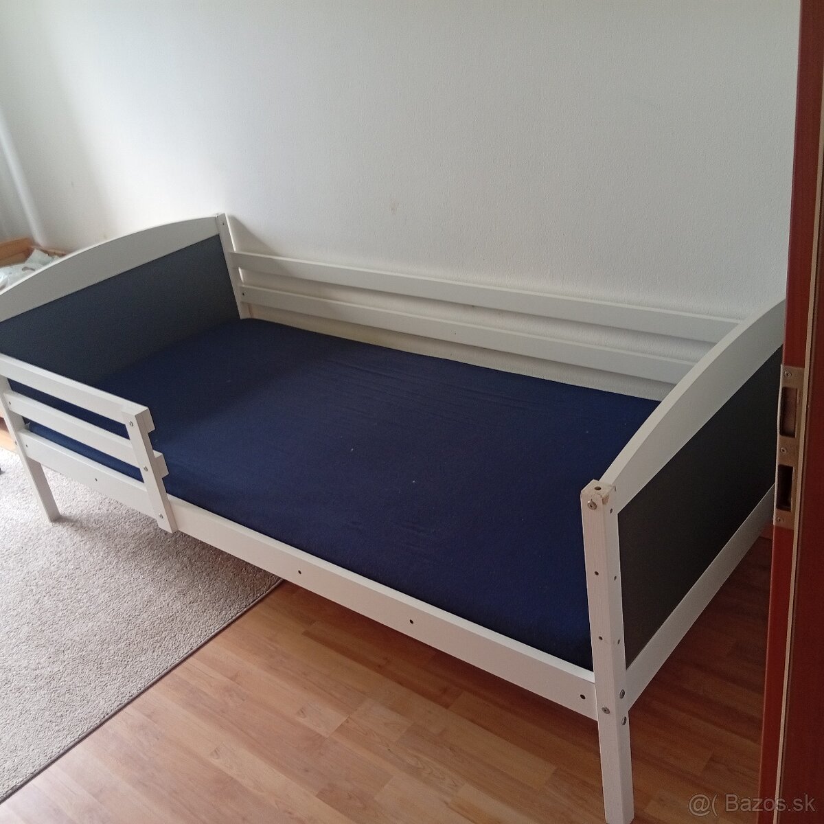 Detská jednolôžková posteľ 200x90 cm BIELA-SIVÁ, s matracom