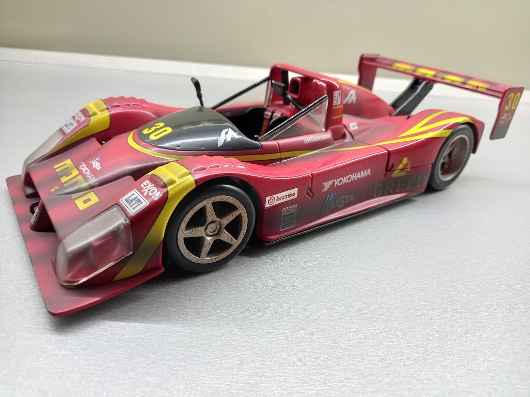 FERRARI 333 SP MOMO HOTWHEELS 1:18