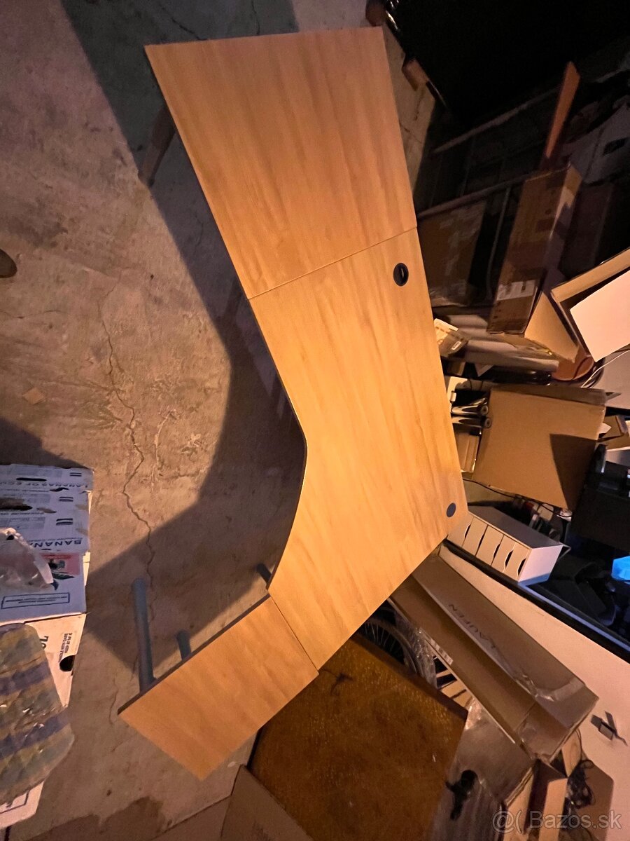 Rohový kancelársky stôl Kinnarps