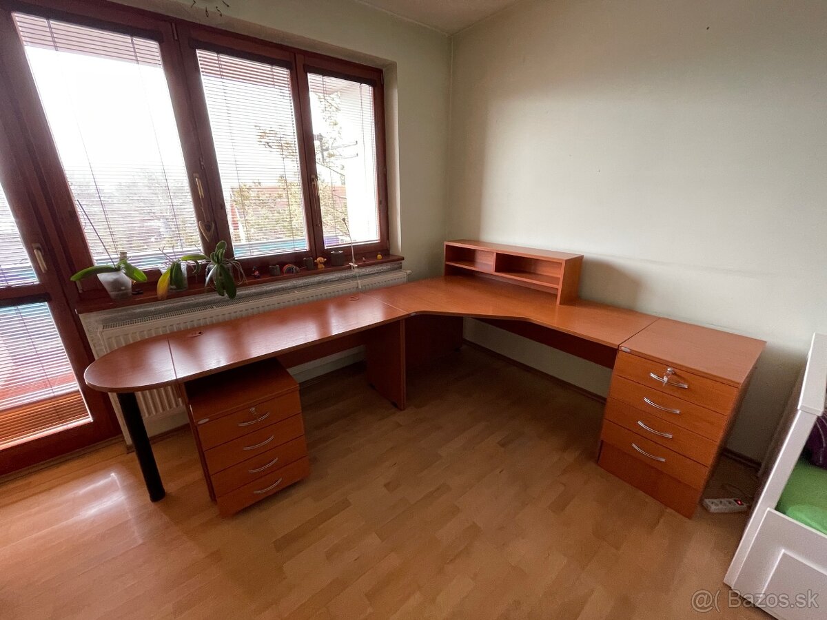 Rohový stôl do pracovne, detskej izby, kancelárie