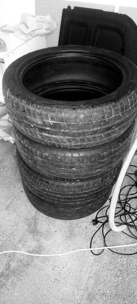 Predám pneu 225/44 letné