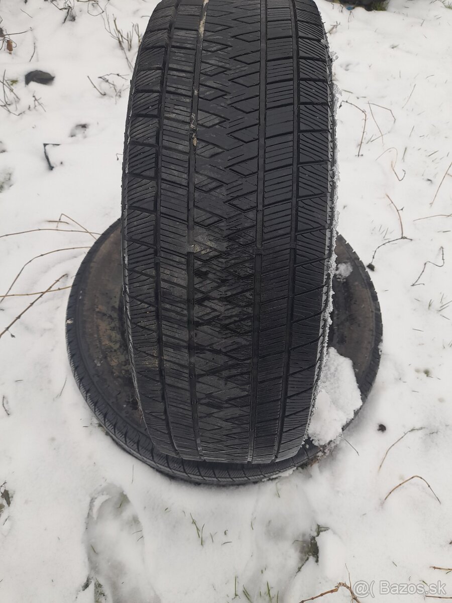 Predam zimne pne 2ks 225/65r17