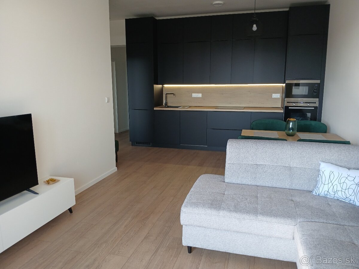 Prenájom 2-izbový byt Cassovar