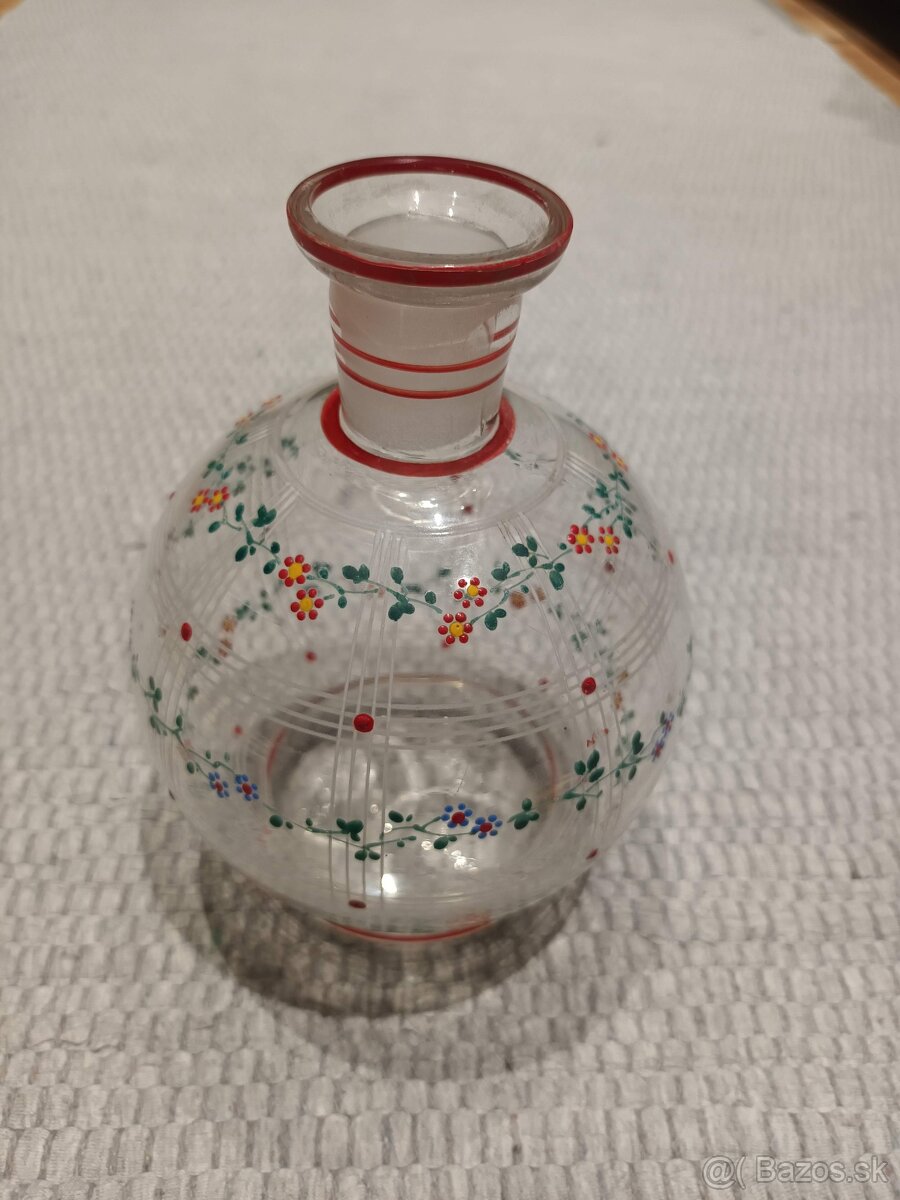 Stará sklenená ručne maľovaná karafa